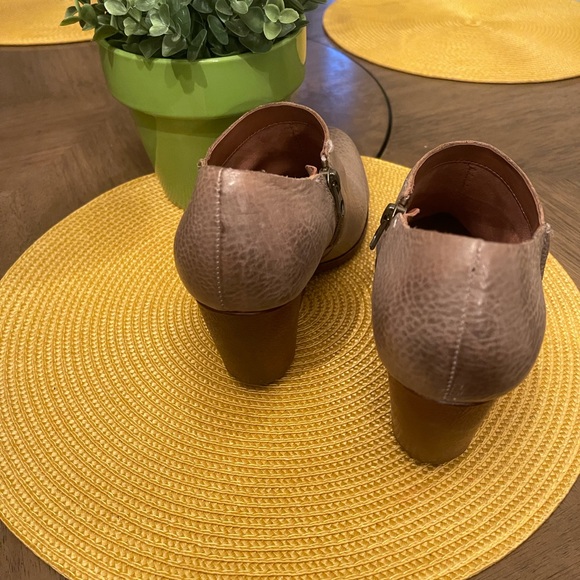 Brown boots - Picture 4 of 4